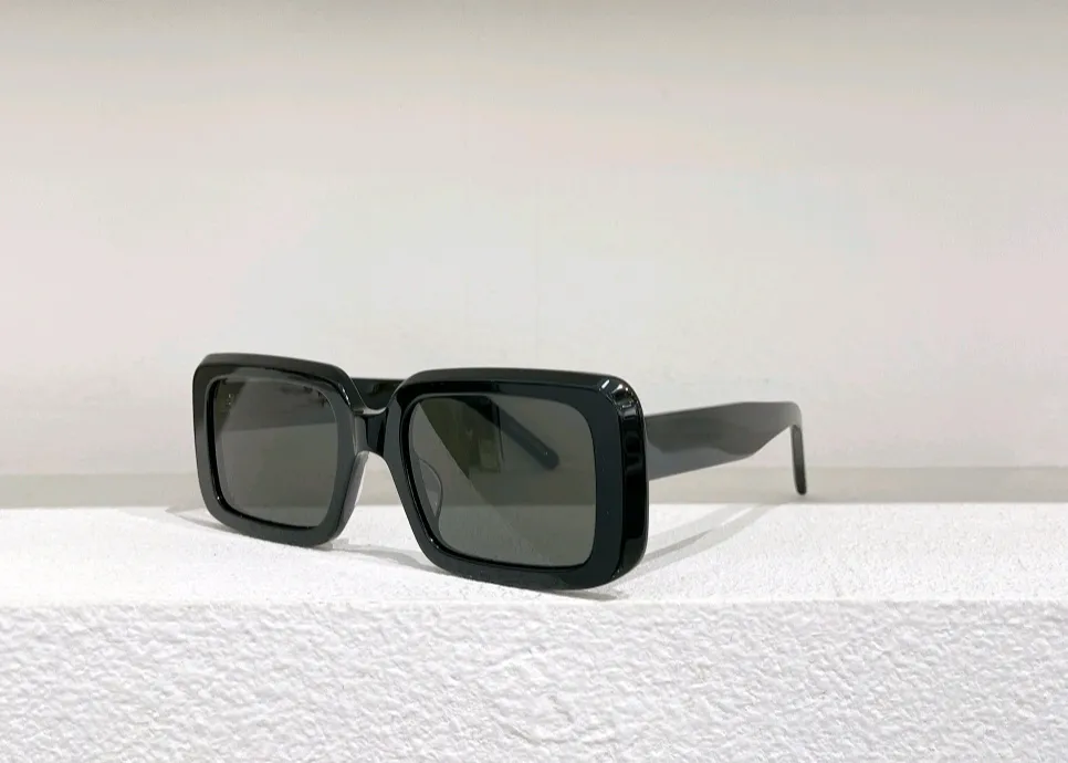 Rechteckige Sonnenbrille Schwarz/Dunkelgrau Summer Style 534 Damen Sonnenbrille Holiday Shades Urlaubssonnenbrille mit Box