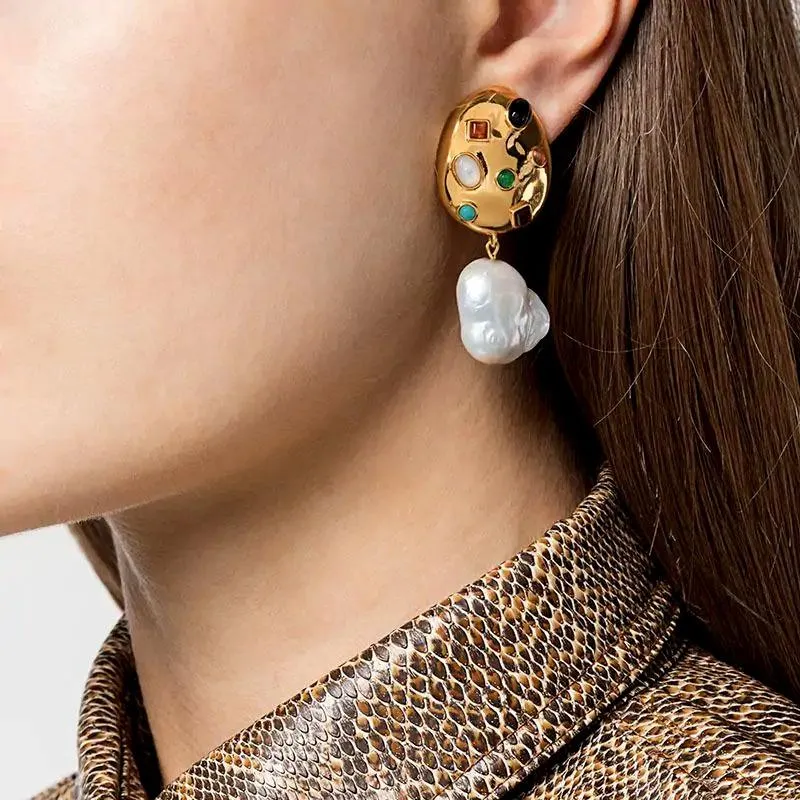 Stud Vintage Women Earring 2022 Koreaanse mode Gold Aretes met Pearl Pendant Charm Lady Luxe Aros Arethetische JewelryStud