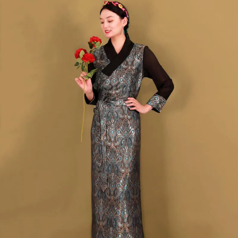 Ethnic Asian Dress: Long Sleeve Robe for Women - Elegant Tibet Traditional Clothing with Vintage Pattern