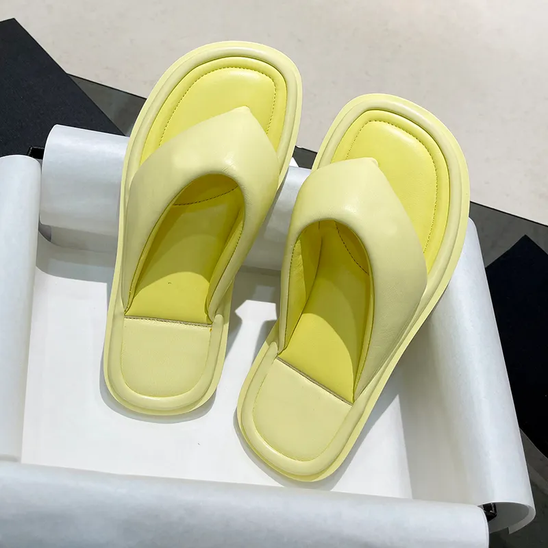 디자이너 가죽 슬라이드 플랫폼 샌들 새로운 여름 편안한 뮬 플랫 바닥 캐주얼 슬리퍼 여성의 여러 가지 빛깔의 비치 샌들 크기 35-42 상자 357