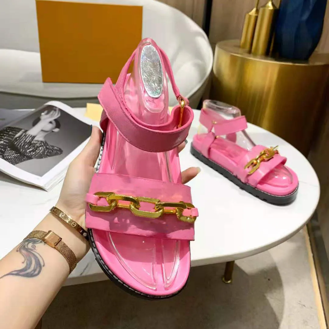 Designer-guld kedja sandaler mode präglade lamm tofflor sommar platt glidor ihålig ut plattform slipper läder skor gummi sandal