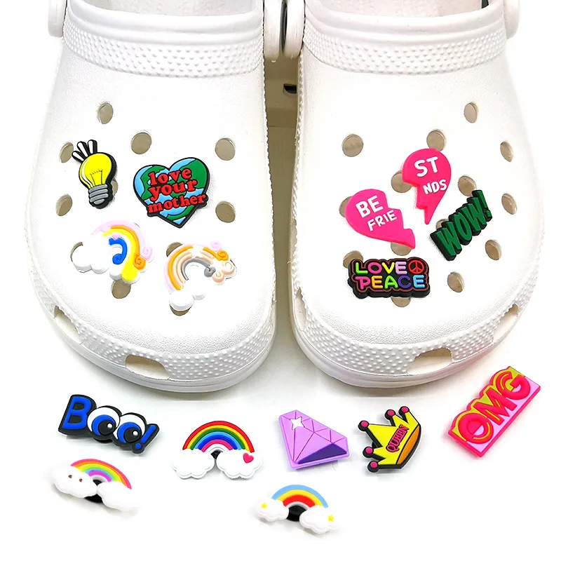 MOQ 100PCS boutons en plastique sweet croc Charms Soft Pvc heart ainbow Shoe Charm Accessoires Décorations personnalisées JIBZ pour sabot chaussures cadeau pour enfants