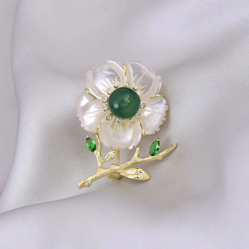 Broches de fleur de coquille de luxe pour femmes filles avec brillant CZ Zircon vert couleur Bling diamant broches bijoux accessoires