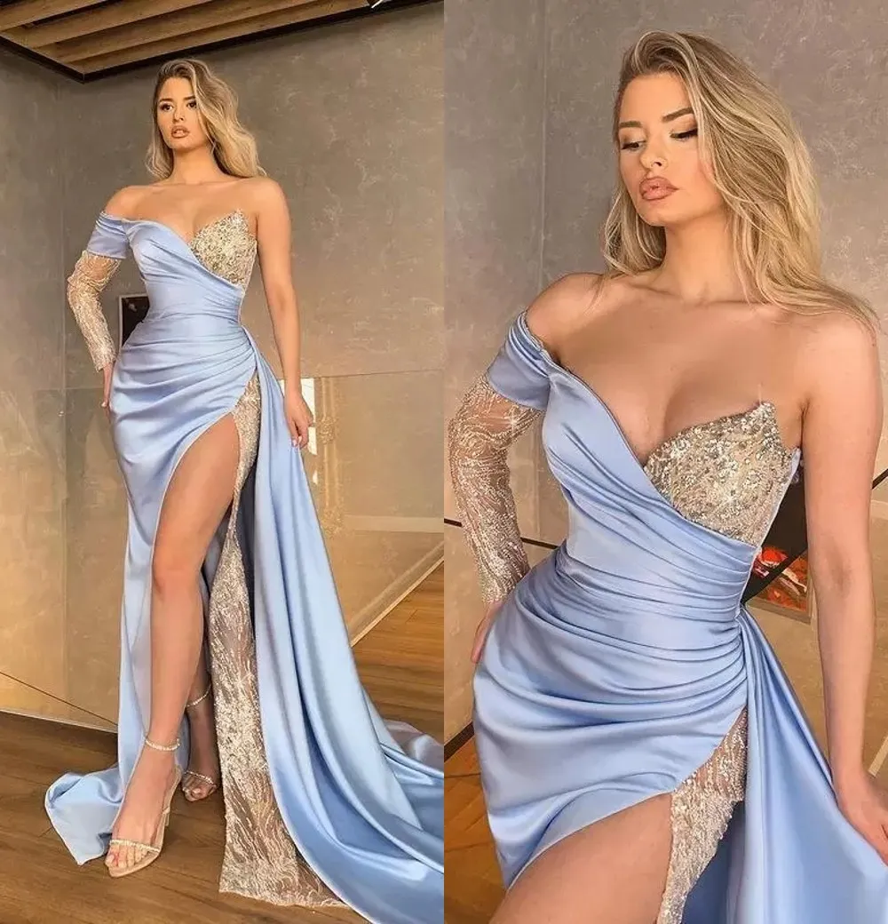 2022 Sexy Hellblau Sexy Meerjungfrau-Abschlussballkleider Ein-Schulter-Illusion Silberne Pailletten Kristallspitze Seitlich hoch geteilte Abendkleider Plus Size Formelles Partykleid B0618X02