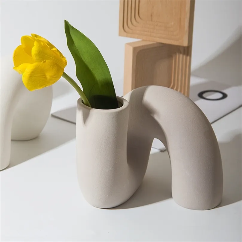 Nordic Style Ceramic Vase Modern Art Flower Arrangement Pot Ornaments Living Room Decor Desktop Office Interior Home Decoration 220423