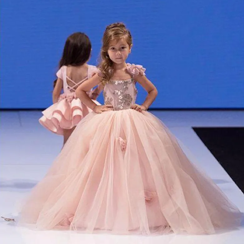2022 Vintage Księżniczka Kwiat Dziewczyny Sukienki Koronki Off-Ramię Specjalna okazja Do Wesela Suknia Balowa Dzieci Pagewne Suknie Pierwsze Suknie Komunii Święte