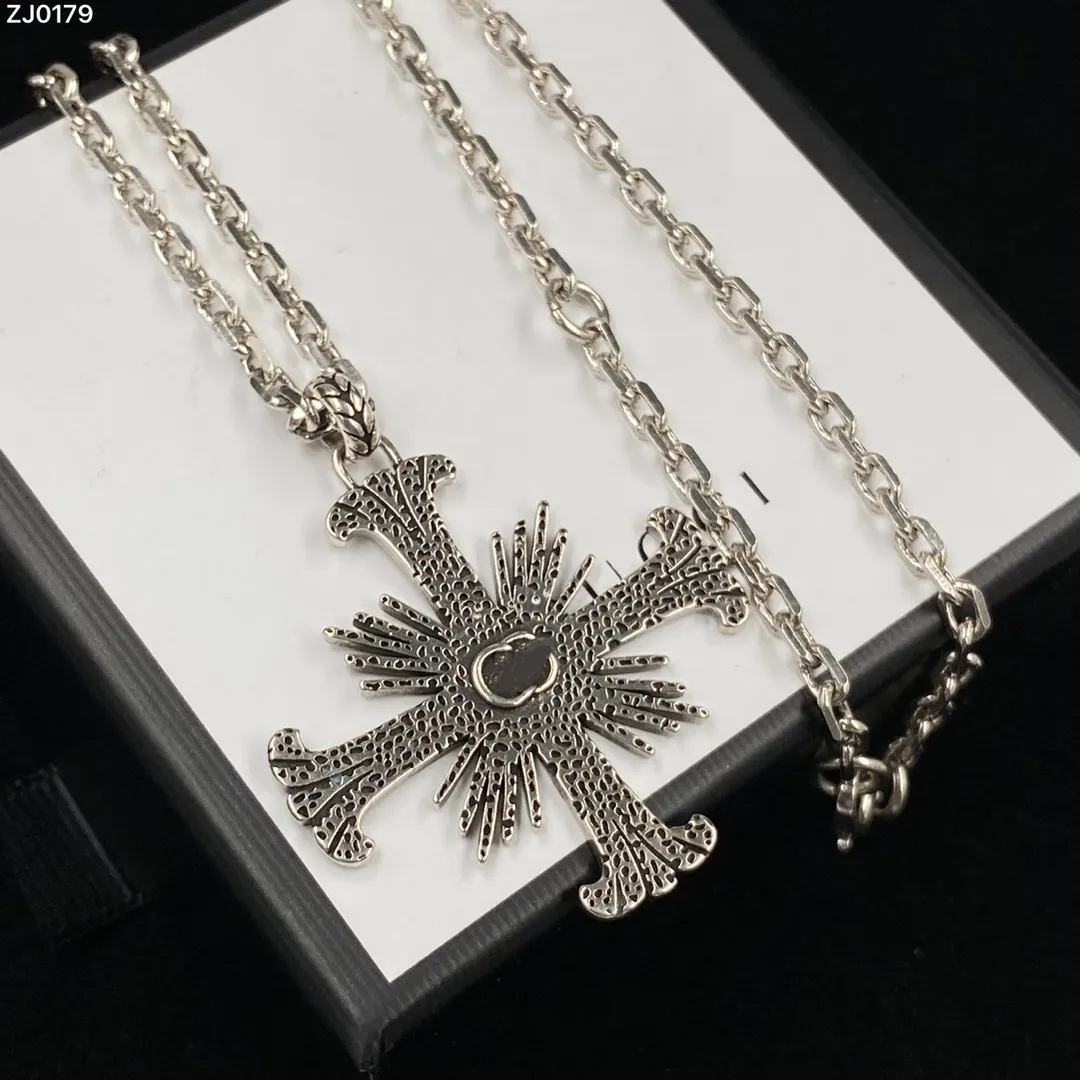 Designer Jewelry Cross Pendant Charm Double G Letter Necklace Women Luxury Pendants Titanium Lovers Chain No Box