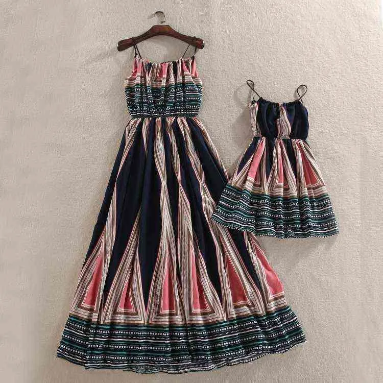 Mama Mother Daughter Dress 2018 Summer girls Beach clothing flower Print Bohemia Style for Mom Daughter Family Matching Outfits