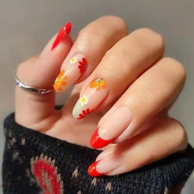 Ложные ногти простое французское ношение миндального красного края маленький цветочный дизайн маник