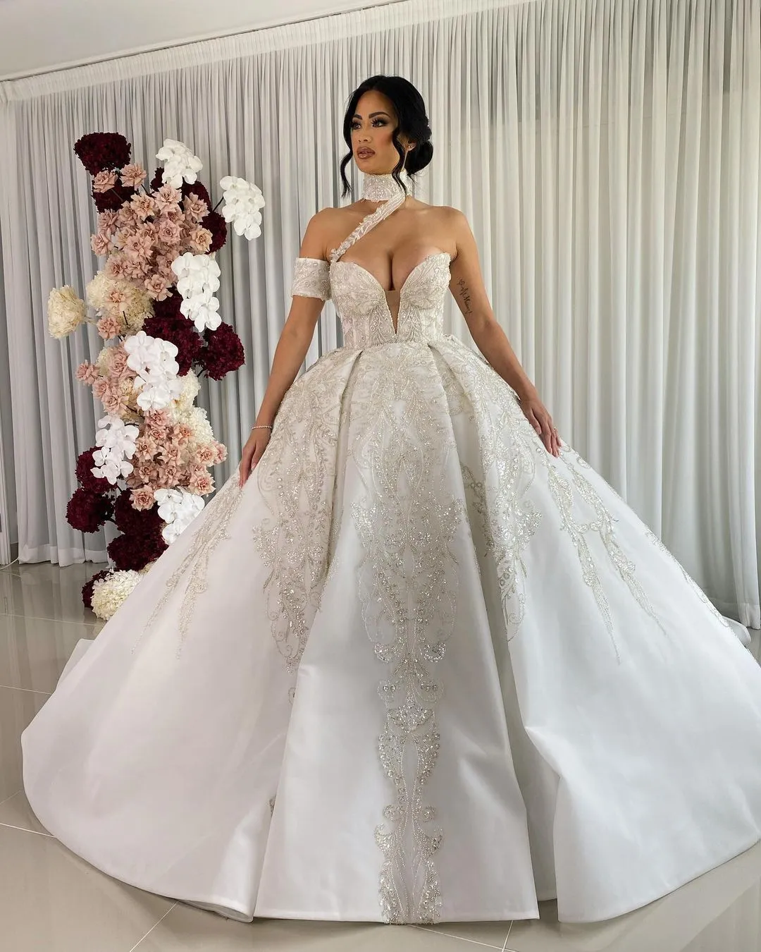 Romantic Sweetheart Wedding Dresses Ball Gown Appliques Bridal Gown SE –  SELINADRESS