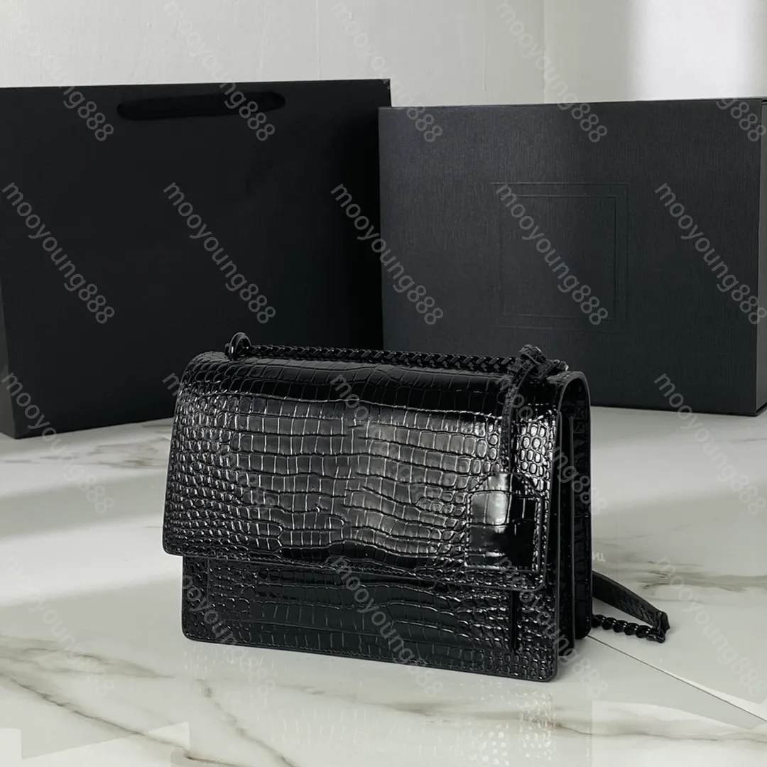 Borsa da donna di design di lusso con specchio di qualità 12A Borsa da 22 cm media in vera pelle di coccodrillo con patta Borsa a tracolla con tracolla nera Borsa con catena dorata