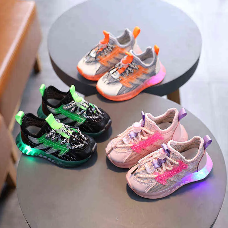 Nouveau Respirant Led Lumière Rougeoyante Baskets Enfants Chaussures De Course Enfants Illuminé Chaussures Lumineuses pour Filles Garçons avec Des Ailes E03132 G220517