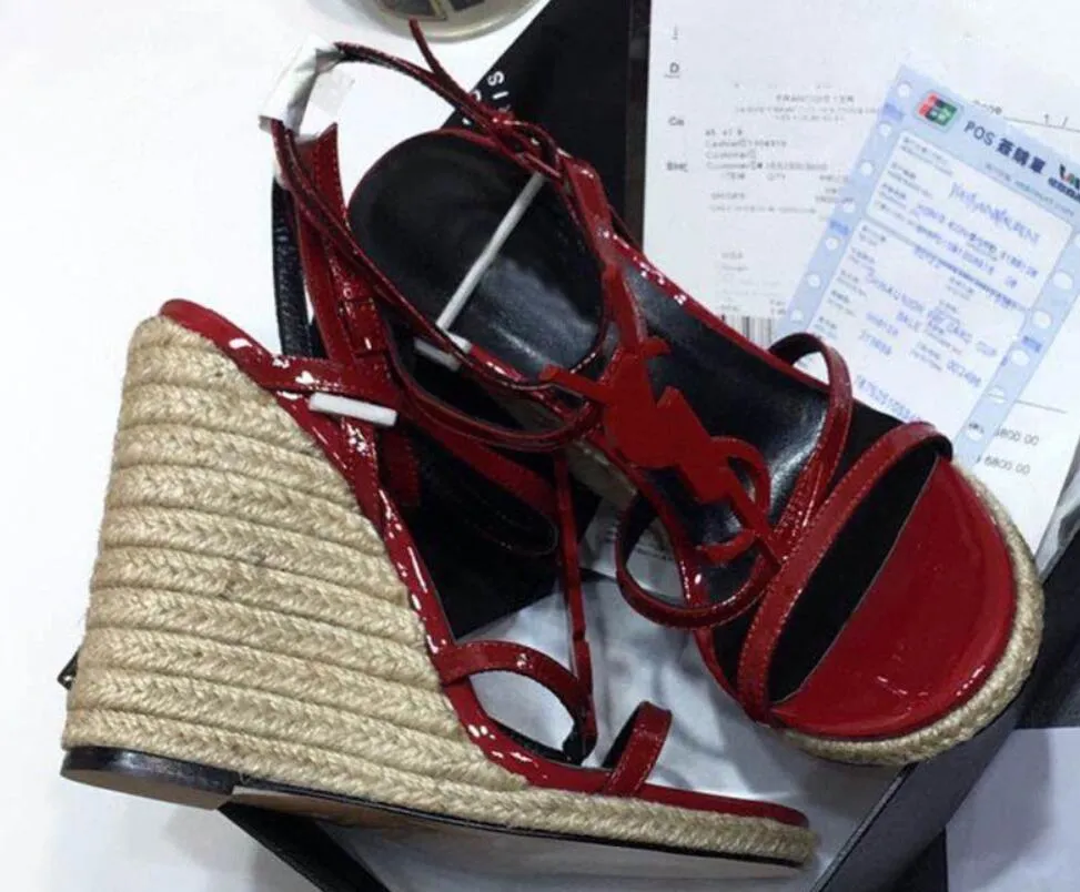 Newst23 Cassandra Wedge Espadrilles مصمم الصنادل مضخات جلدية القش النسيج فراق فستان الزفاف أحذية فاخرة رباط الكاحل منصة صندل EU35-43 مع صندوق