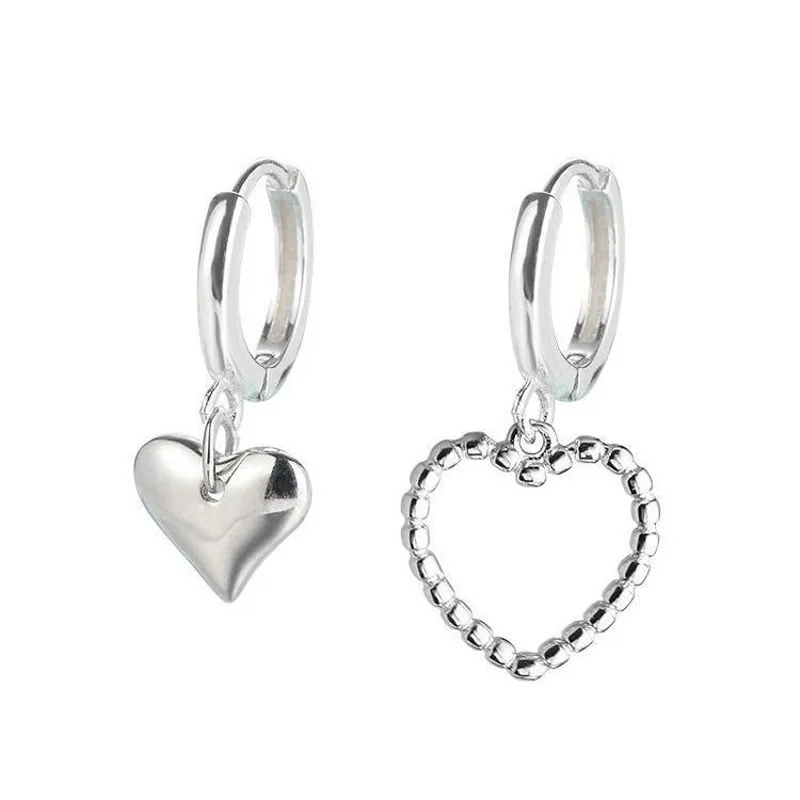 Orecchini a bottone con ciondolo a forma di cuore asimmetrico color argento alla moda per accessori per gioielli da festa con ciondolo da donna