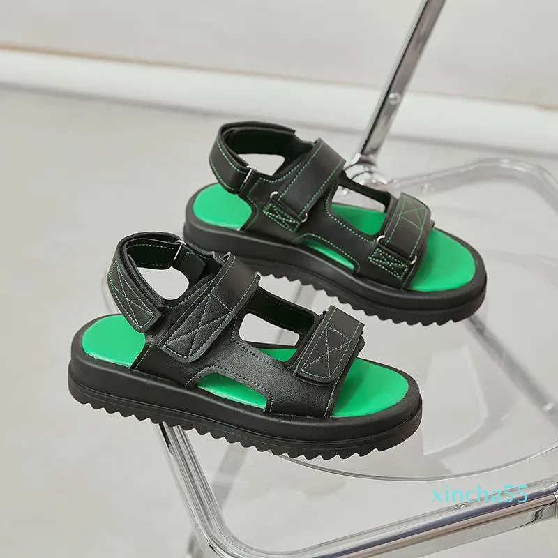 Sandalen mit beigem Absatz, Damenschuh, Sommer, zunehmende Höhe, schwarze Mädchen, klare, bequeme, niedrige Damensandalen