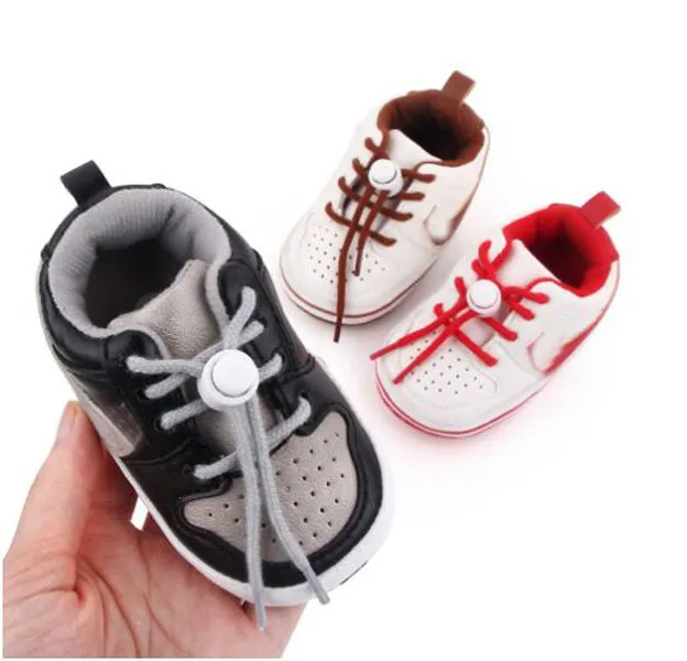 0-18 Months Kids Girls Boys Toddler First Walkers Anti-Slip Soft Soled Bebe Moccasins Spädbarn Crib Foar Sneakers