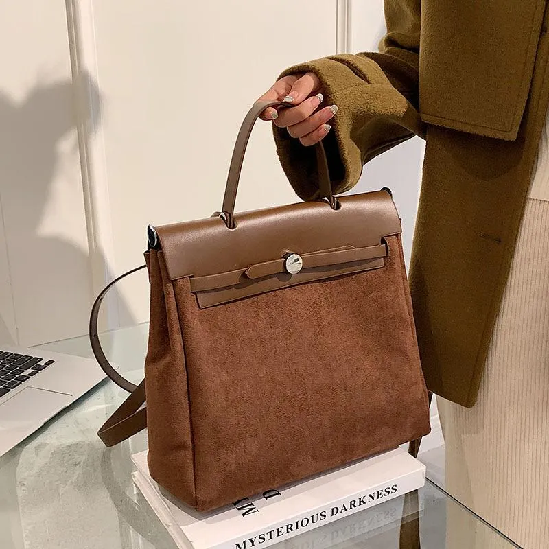 Bolsas de designer de luxo 2022 Trend Crossbody for Women Office 365 Pluxh Leather Side Tote Bag