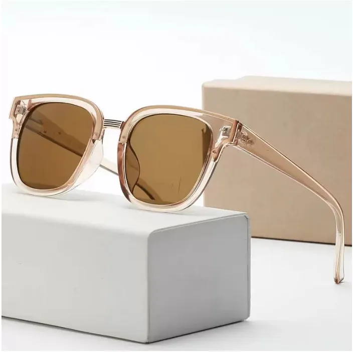 Inte tillgängligt !! Modepar Luxurys Designers Solglasögon för kvinnor Mens Designer Sun Glasögon Utomhus Drive Holiday Summer Polarised Woman Solglas Box Q06081