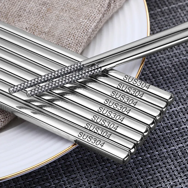 150Pair 스테인레스 스틸 젓가락 Sushi Hashi Food Sticks 부엌 도구 무료 레이저 로고를위한 미끄럼 방지 재사용 금속 젓가락