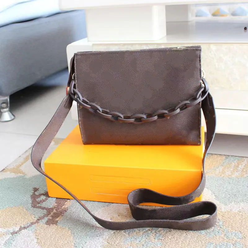 2022 Top Designer Ladies Bags New Chain Oil Wax Leather Hourglass Bag Adjustable Shoulder Straps Luxury Handbag306v