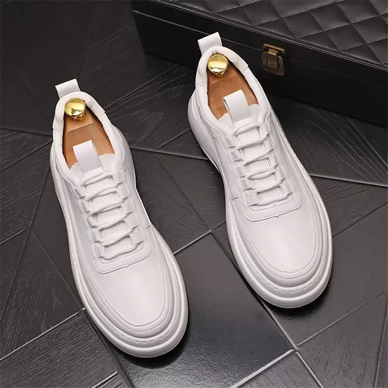 Italiaanse stijl mannen kleden trouwschoenen mode ademende witte veter casual sneakers lichtgewicht ronde teen luchtkussenbedrijf rijden wandelende loafers