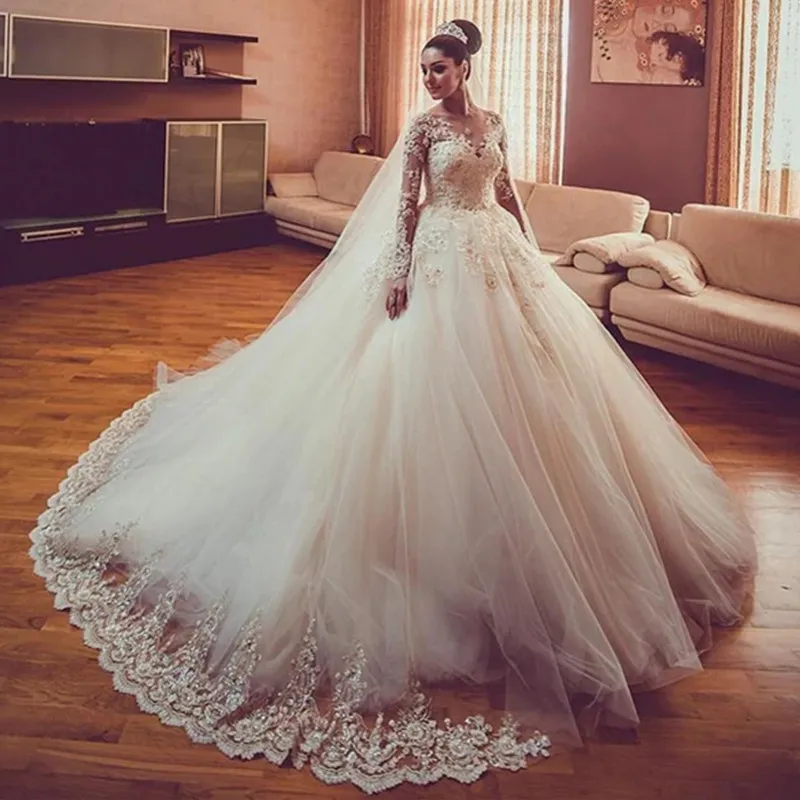 Elegant Sweetheart Ball Gown Wedding Dress With Appliqued Lace