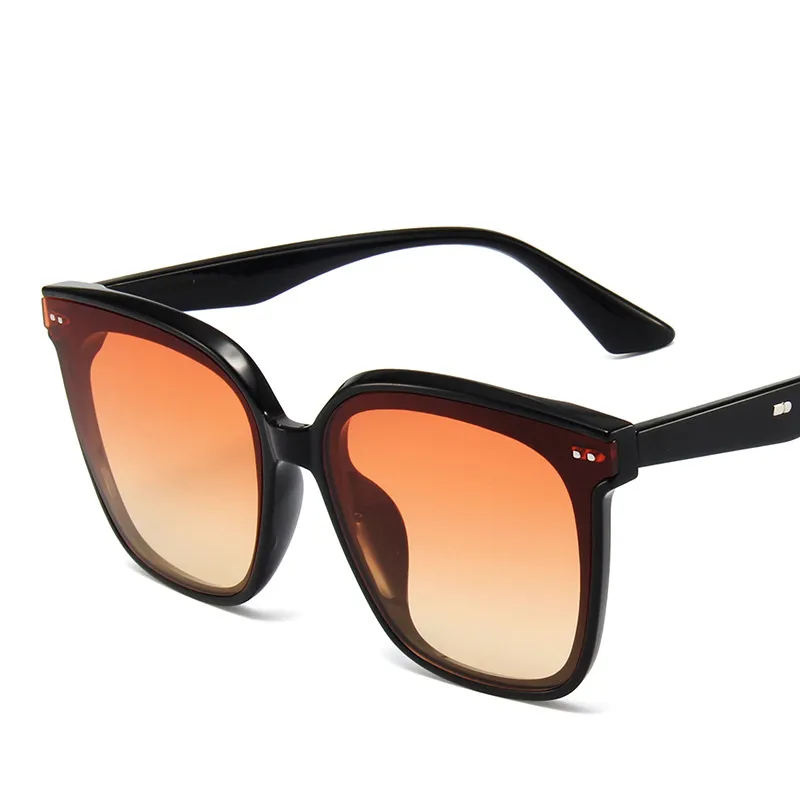 Mode rétro lunettes de soleil carrées femmes tendance grand cadre net rouge avec des lunettes de tir de rue designer luxe femmes lunettes de soleil