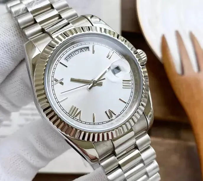 Новые мужские часы День Дата 41 мм серебряный квадрант.