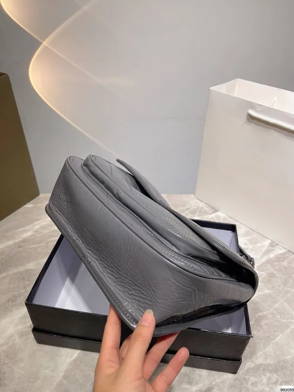 2022 Classic chain bags Handbags shoulder Bags brand designer seam leather ladies metal high quality clamshell messenger gift bag Y008