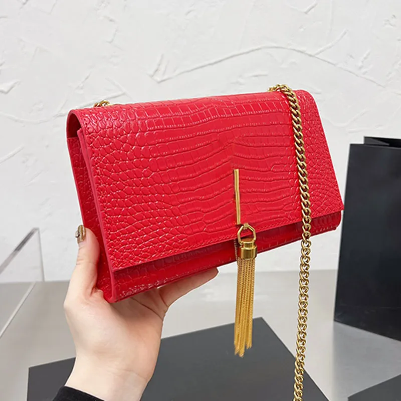 Tassel Alligator Envelope Bag Flap Messenger Handväska handväska kedja crossbody kopplingspåsar axelväska äkta läder hasp nyckelpåse sacoche pouchette guld bokstav