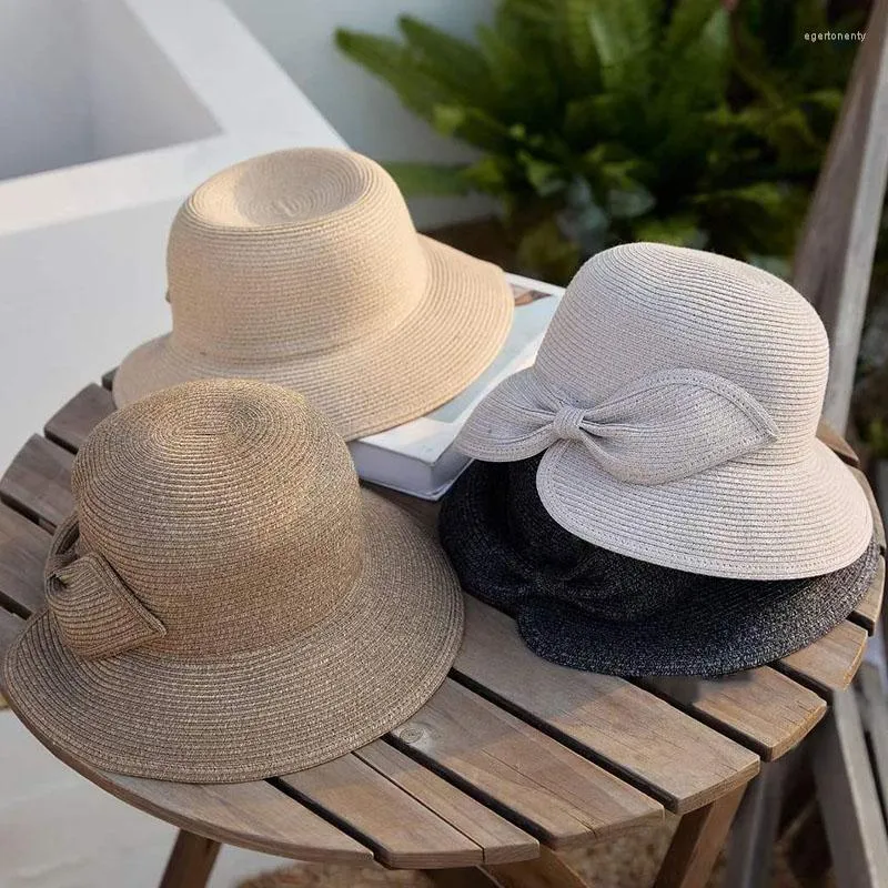 Chaps à bord large chapeaux de paille lavé pour femmes pêcheur pêcheur pêcheur de baisain hepburn niche de vent de vacances haut de gamme Eger22