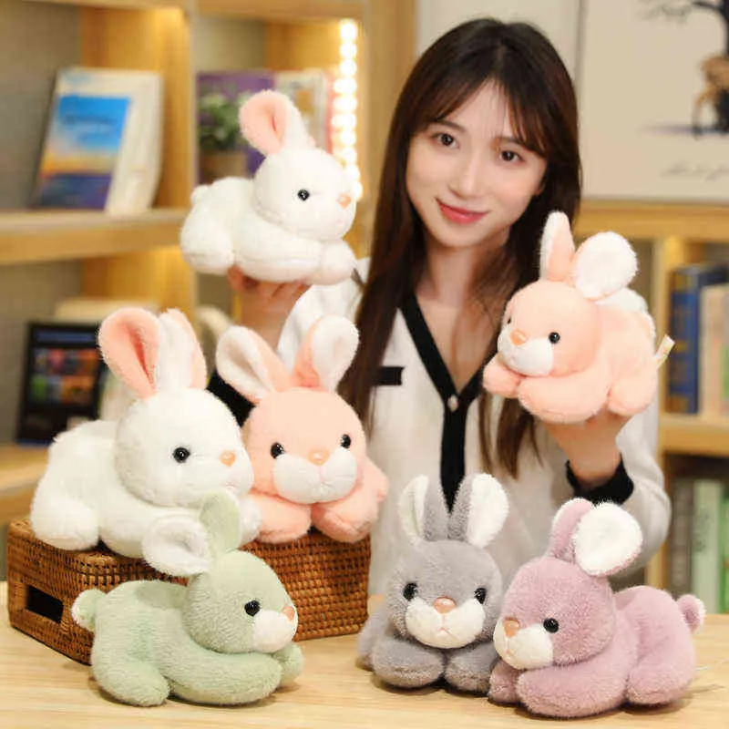 Pc Cm Belle bambole di coniglio di peluche Simpatici conigli sdraiati pieni di giocattoli animali morbidi per la decorazione della stanza di casa Regalo di compleanno J220704