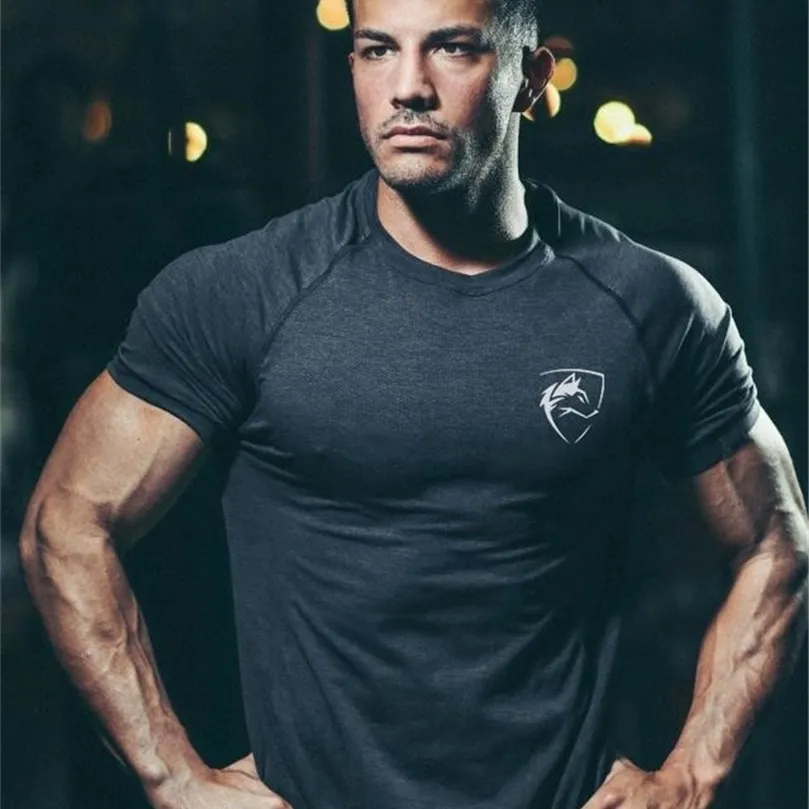 Summer Gym Shirt Sport T Shirt Men Snabbtorkning Running Shirt Men Workout Training Tees Fitness Tops Rashgard Tshirt 220526