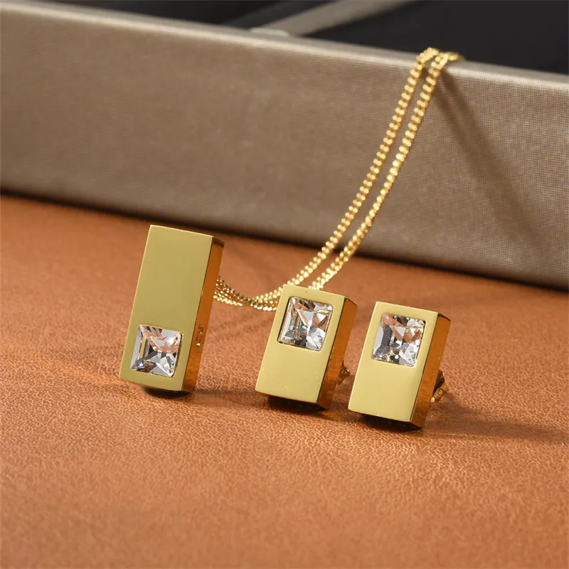 Ins mode diamant guld fyrkantig halsband kvinnlig sommar nisch design avancerad benkedja all-match smycken gåva