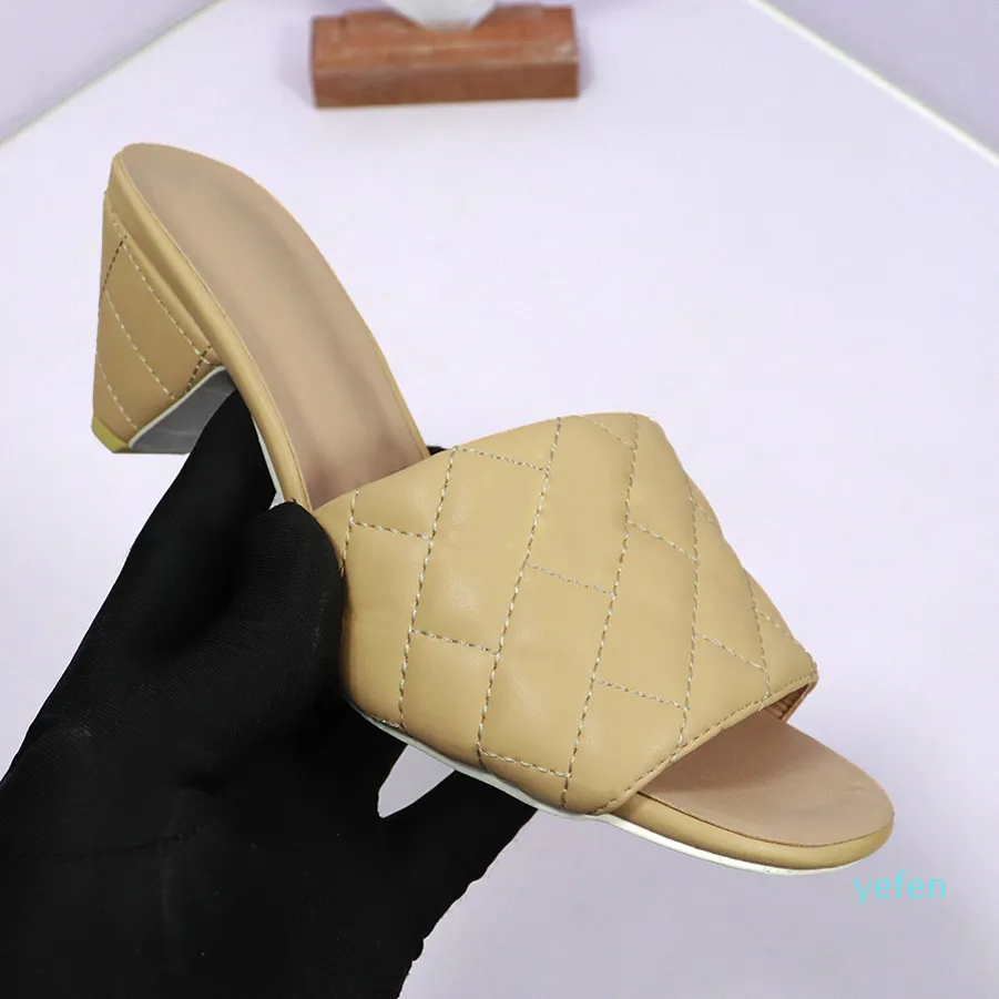 Chinelos femininos sandálias de alta qualidade elegante decoração de metal clássico xadrez moda sapatos clássicos 2022
