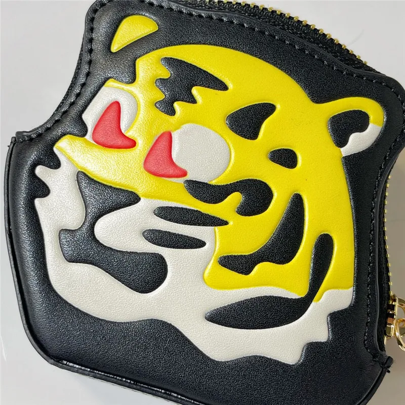 Portachiavi di moda Designer di lusso Chiavi per auto a forma di borsa Ciondolo con fibbia Classica tigre in vera pelle Portachiavi di alta qualità Ornamenti per borse