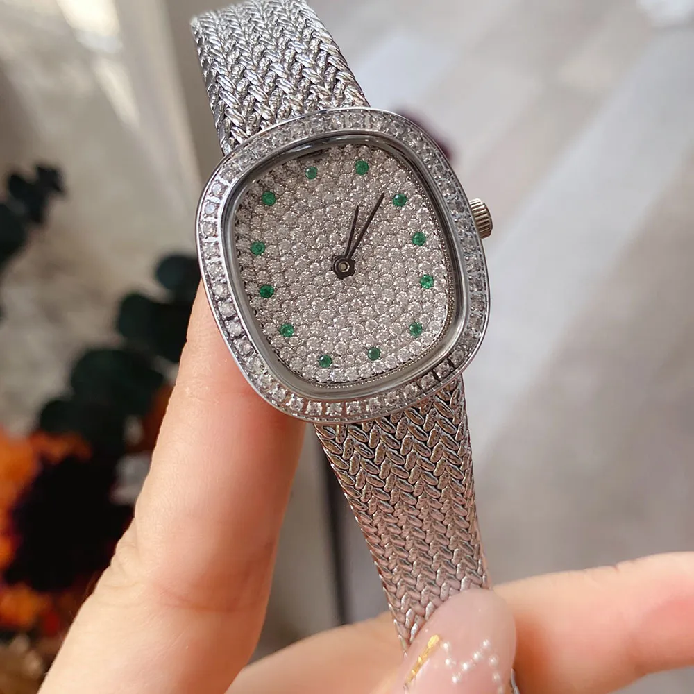 Dames Antiek horloge vol met diamanten wijzerplaat unieke retro -stijl kwartsbeweging horloges 29.6x26.6 mm Montre de luxe