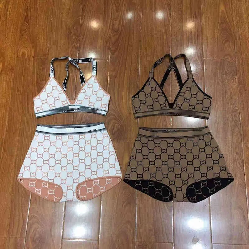 Varumärke Kvinnors träningsdräkter Swimsuit 2024 Women's Summer New Sexy Two Letter Sticking Hanging Neck Gathering Bikini Thin Suit