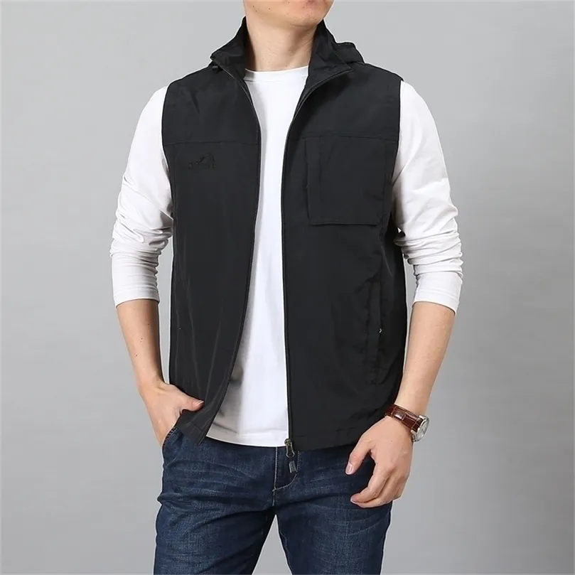 Mâle décontracté Summer Big Taille 7xl Vest sans manches Men Multi Pocket Outdoor Travel Pographe Waistcoat Fishing Vests with Cap 201128