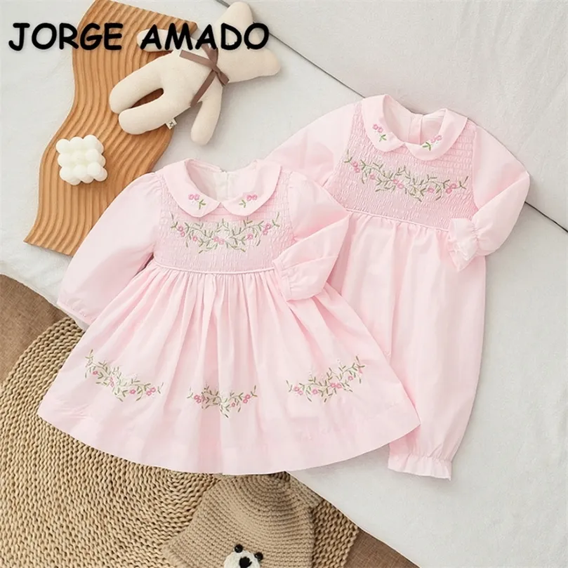 Spring Family Matching Sisterkläder Långärmar Pink Floral Romper Dress with Sashes Cute Outfits E9188 220426