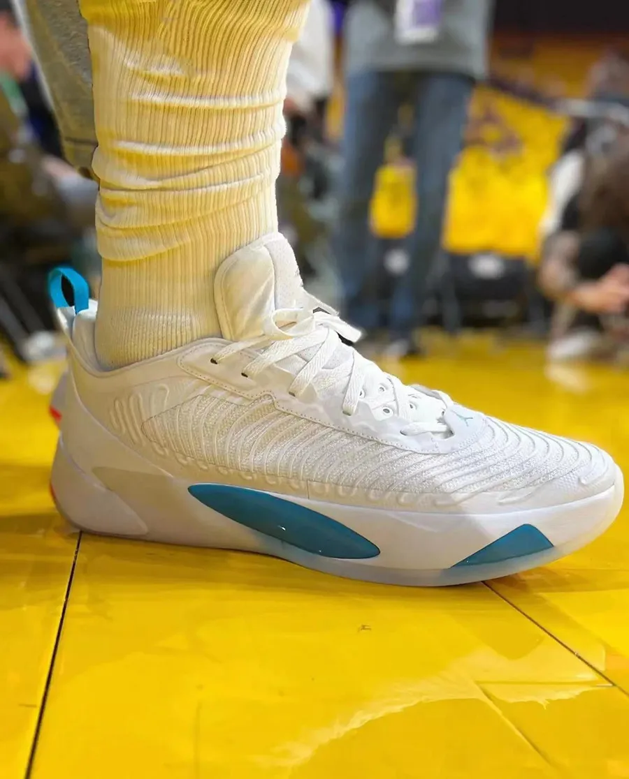 Luka 1 blanc feu rose dynamique Turquoise hommes chaussures de basket ball Jumpmen chaussure de sport avec bo te taille US7 US12