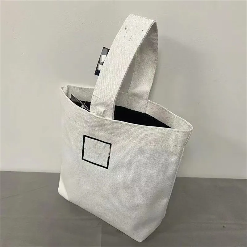 تصميم عالي الجودة للعلامة التجارية قماش مفتوح حقيبة مستحضرات تجميل بالأبيض والأسود