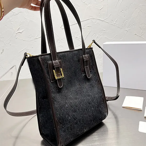 Lyxdesigner denim shopping tygväskor kudde spansk stil duk handväskor nya fashionabla högkapacitet väskor dragkedja crossbody axelväska lo