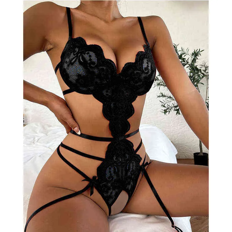 Plus Size Lace Push Up Bra And Garter Set Back With Transparent