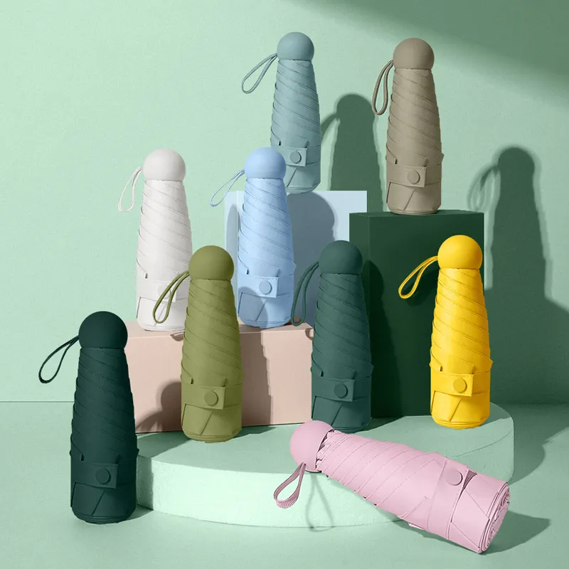 12 colores Paraguas portátiles soleados y lluviosos Sombrilla plegable de cinco mujeres Hombres Mini paraguas de viaje por mar T9I001863