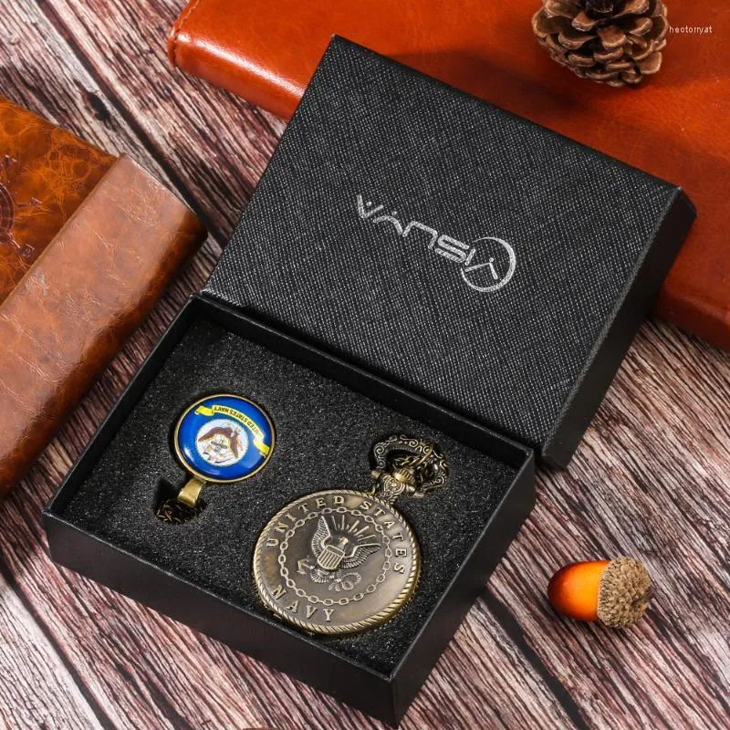 Relojes de bolsillo Juegos de relojes de cuarzo para hombres Retro Grabado Diseño de águila Fob Insignia conmemorativa Colecciones de arte Conjunto de regalo MenPocket