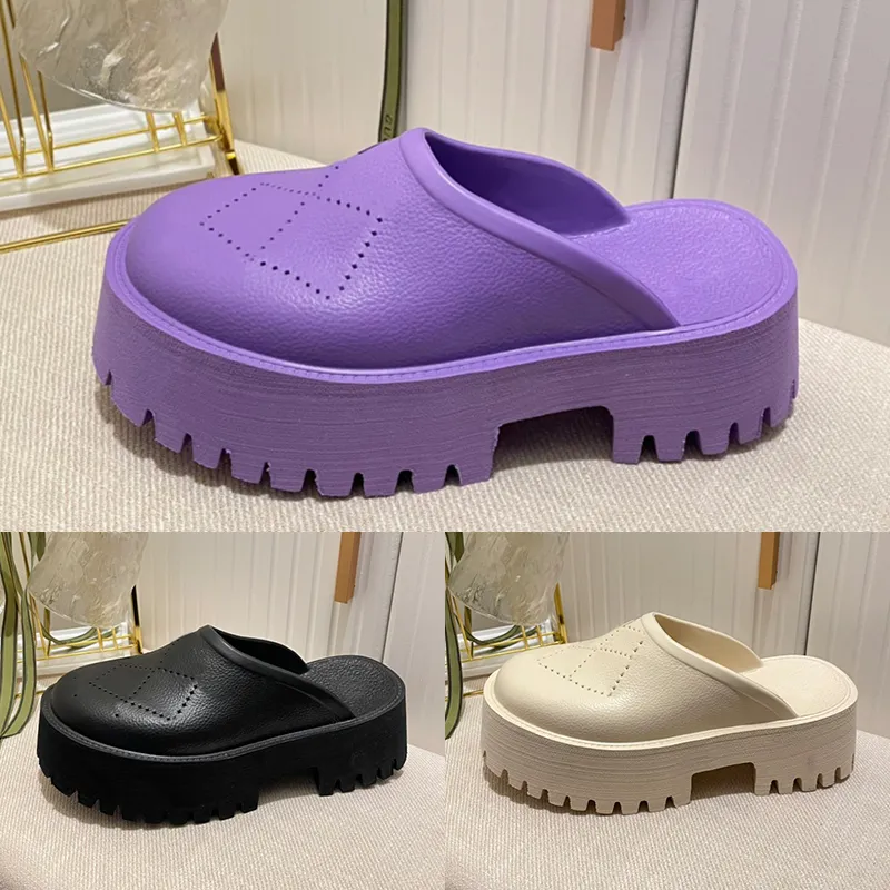 Lyxtofflor Perforerad logotyp Slip-on Plattform Gummi Mules Sandaler designer tofflor män kvinnor skor svart elfenben lila sommarrutschbanor mode strandsandaler