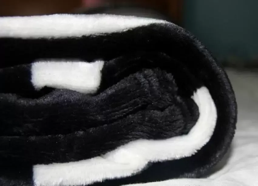 C Black White Blanket 130x150cm 150x200cm Coral leece Throws Sofa/Bed/Plane Travel Plaids Towel Blanket VIP gift