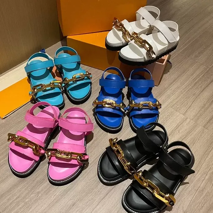 Nowe sandały designerskie Moda wytłaczane kapcie jagnięce letnie płaskie slajdy puste platforma skórzane buty gumowe sandał z pudełkiem
