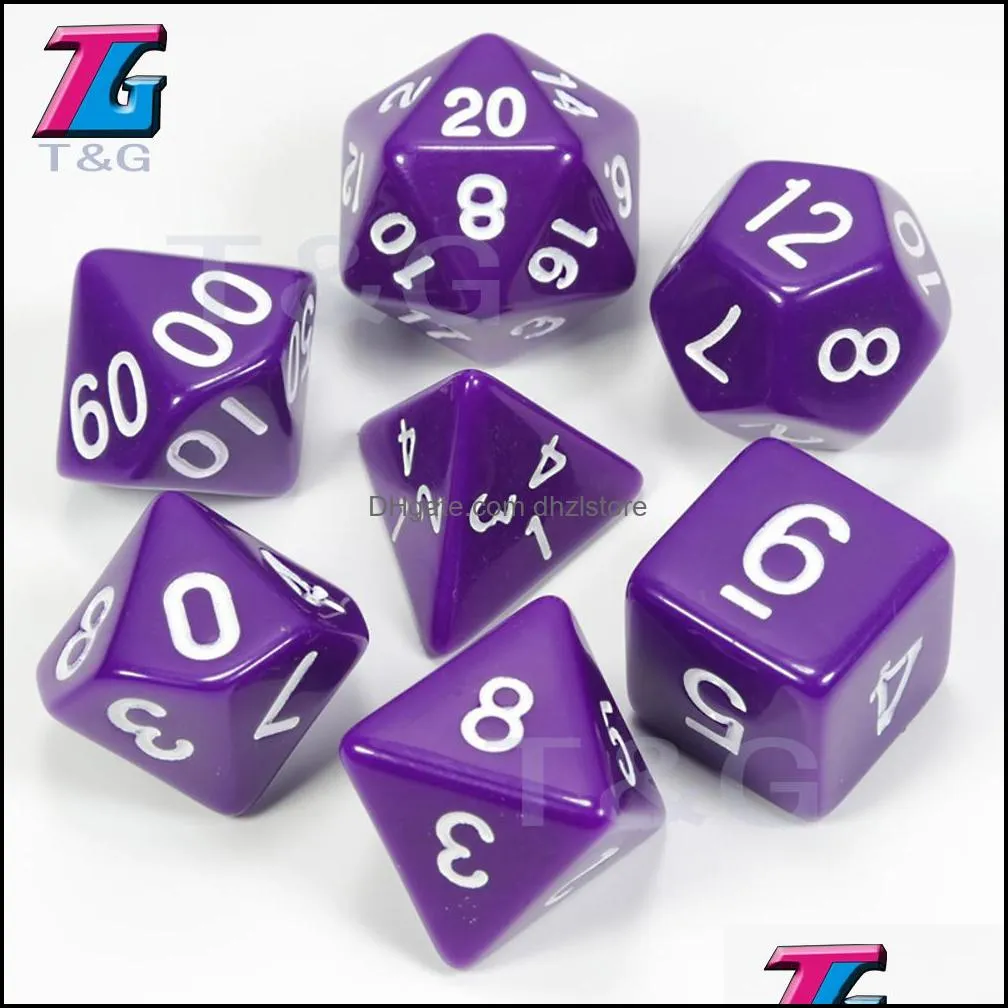 Восьмигранный кубик. Игровой кубик d8. Игральный кубик д10. Кубик d20 сережки. Дайс 20 днд.